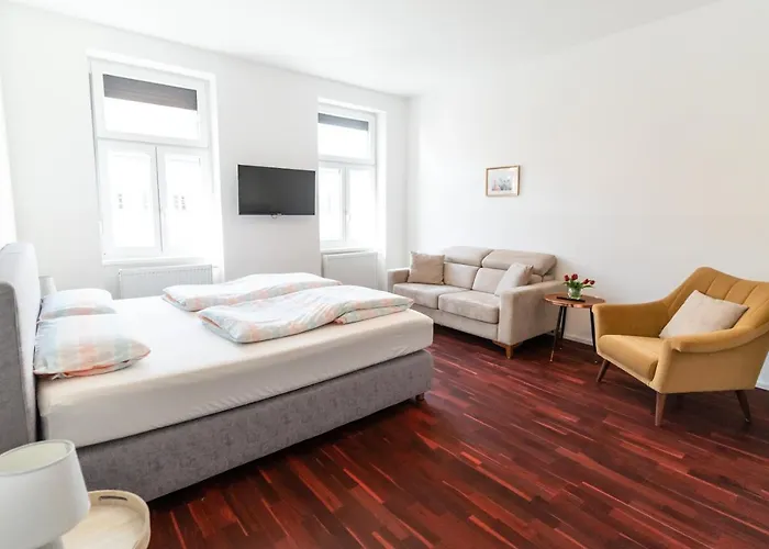 Апартаменти Comfortable 1100 With Contactless Check-in Відень