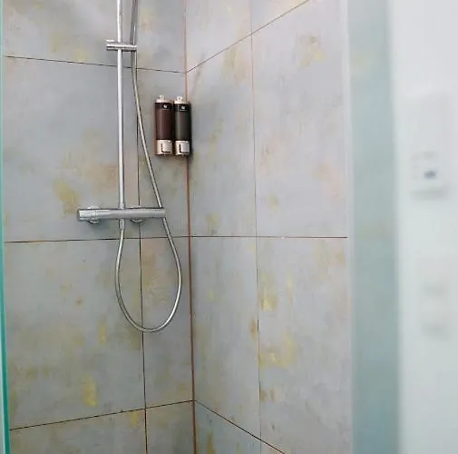 Апартаменти Comfortable 1100 With Contactless Check-in Відень