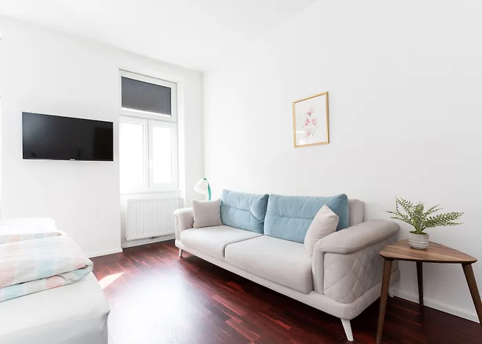 Апартаменти Comfortable 1100 With Contactless Check-in Відень